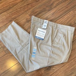 Dockers Easy Khaki Classic Fit - Tan- pleated 40x29 new with tags